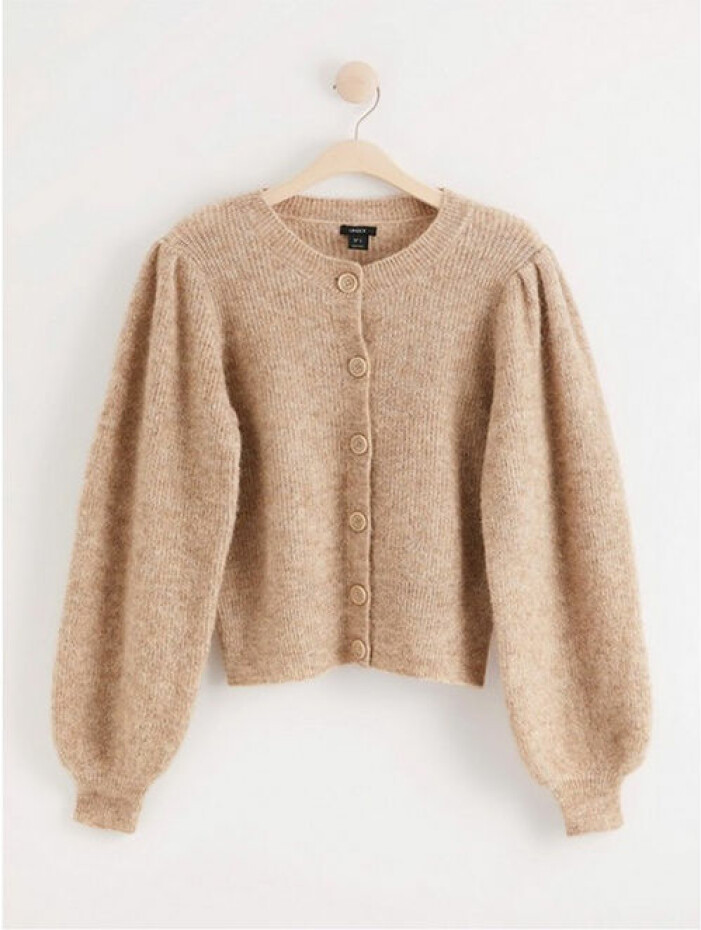 Beige stickad kofta från Lindex