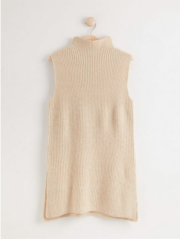 Beige stickad väst från Lindex
