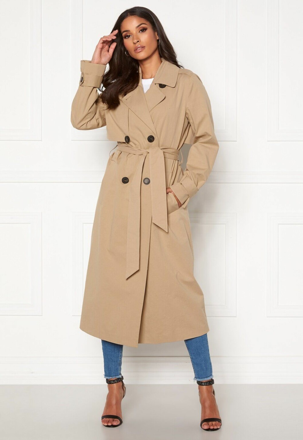 Beige trenchcoat för dam till våren 2020