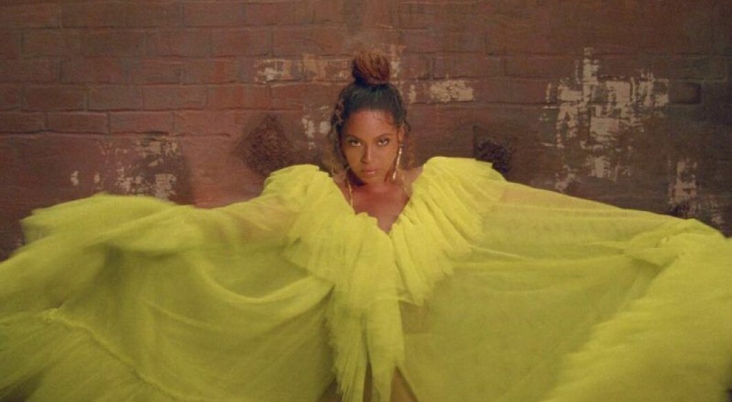 Beyoncé iklädd Selam Fessahaye på det visuella albumet <em>Black Is King</em>. Foto: @selamfessahaye. Beyonce iklädd Selam Fessahaye på Black Is King