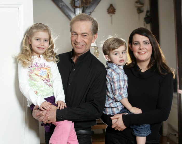 Bill Öhrström har gift om sig och fått fler barn. På bild; Bill, hustrun Jessica och barnen Elvin och Naima. bill öhrström med familj