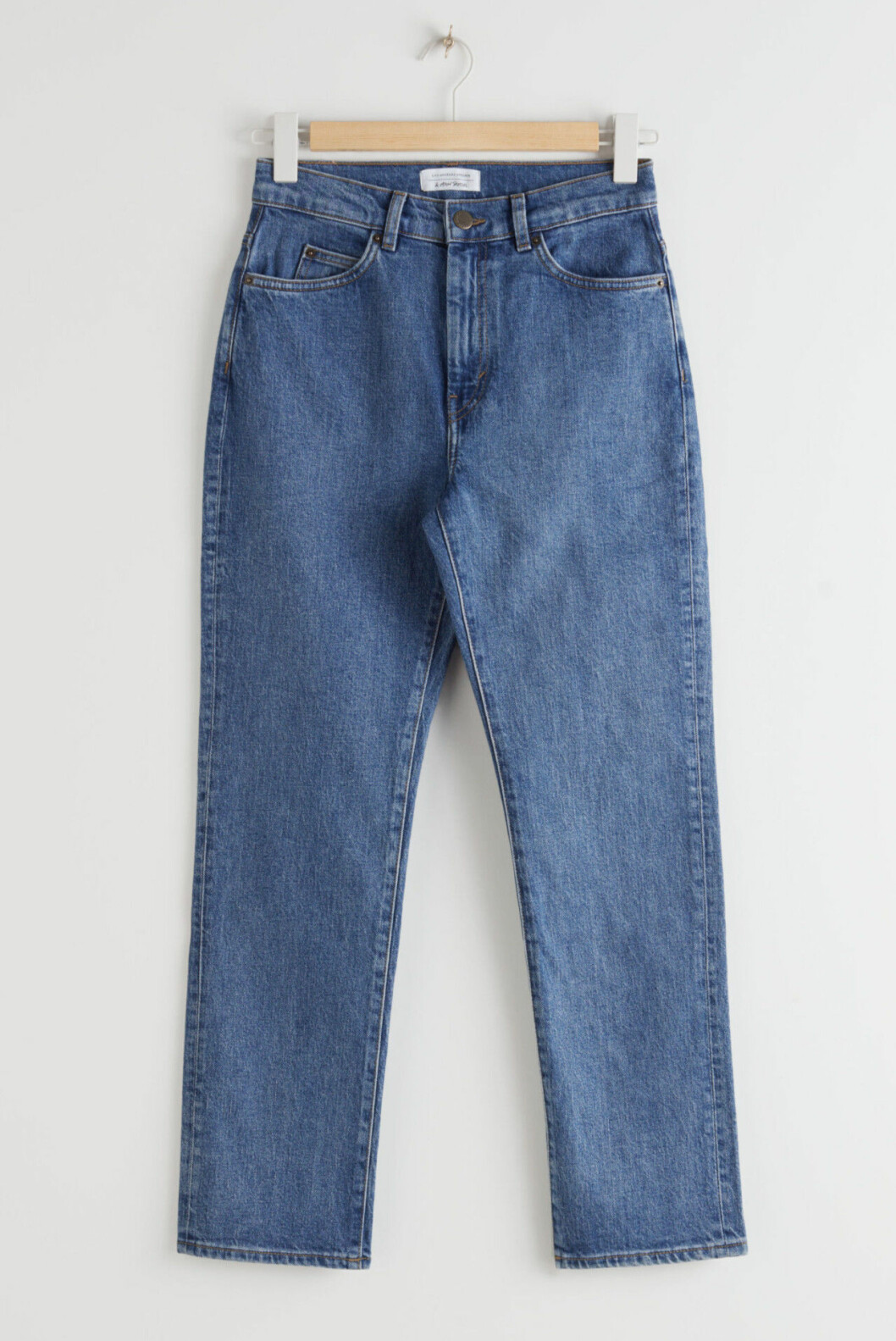 Blå jeans med raka ben till våren 2020