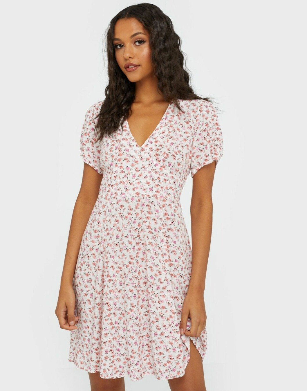 Blommig sommarklänning till midsommar 2020
