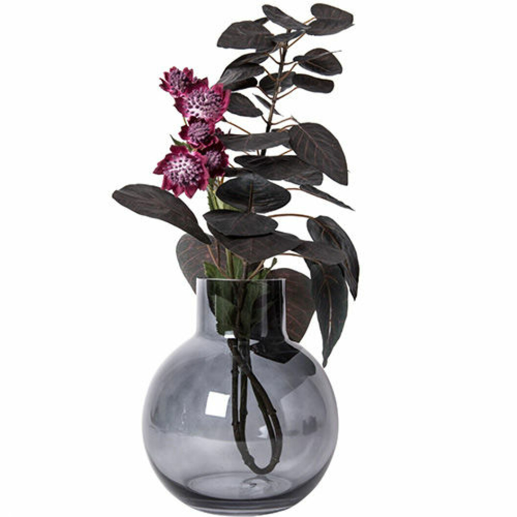Blomvas i rökfärgat glas, 149 kronor. Blomvas i rökfärgat glas, 149 kronor.