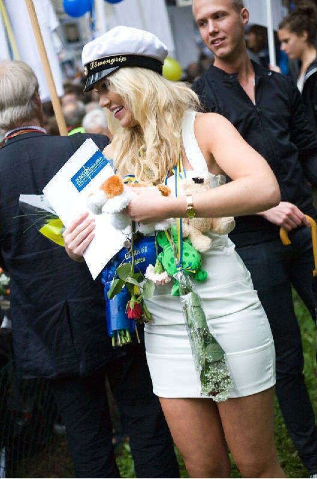 Blondinbella tog studenten 2009. blondinbella studenten