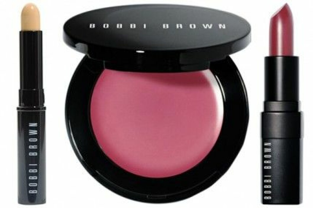Concealer, rouge och läppstift. Tre måsten enligt Bobbi Brown. Concealer, rouge och läppstift. Tre måsten enligt Bobbi Brown.