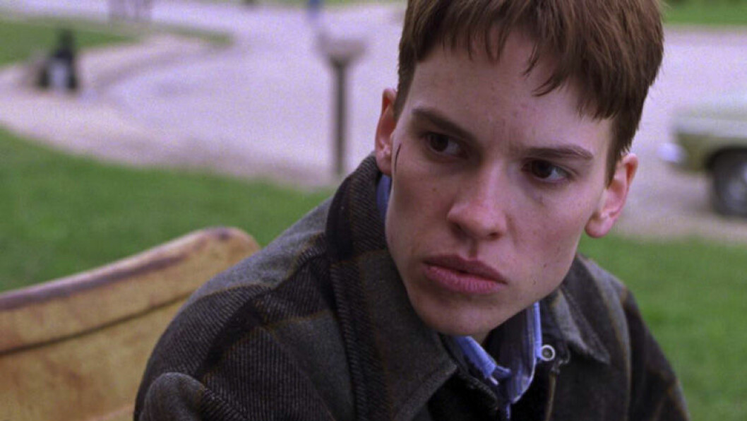 Hillary Swank som transperson i filmen Boys Don’t Cry. Foto: Fox Searchlight Pictures Hillary Swank som transperson i filmen Boys Don't Cry.