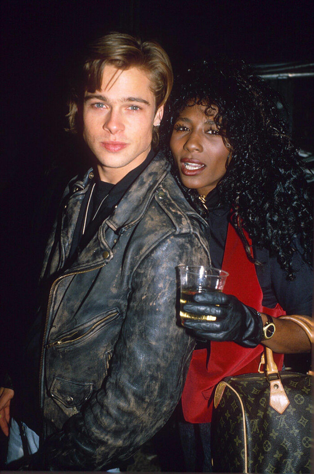 En bild på skådespelaren Brad Pitt och Sinitta 1988.