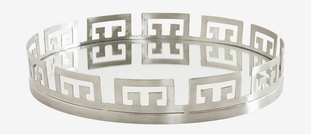 Bricka från <a href="http://www.awin1.com/cread.php?awinaffid=359185&awinmid=9961&p=https%3A%2F%2Fwww.jotex.se%2Fmallis%2Fmallis-bricka-stor%2F1504255-01" target="_blank" rel="noopener">Jotex</a>.