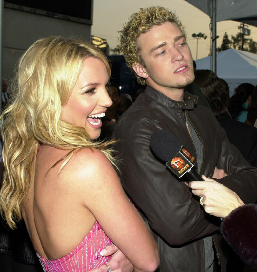 Britney Spears och Justin Timberlake, 2002. En bild på paret Britney Spear och Justin Timberlake på AMA-galan 2002.