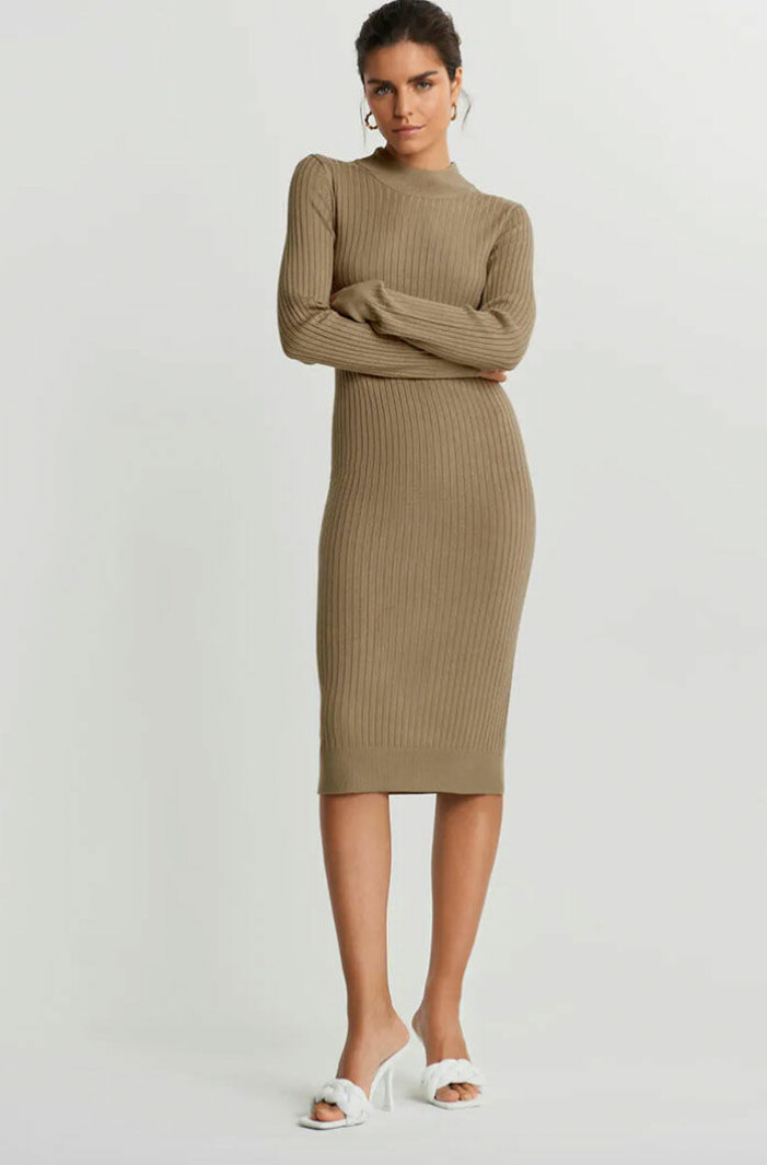 brunbeige-stickad-klanning-gina-tricot