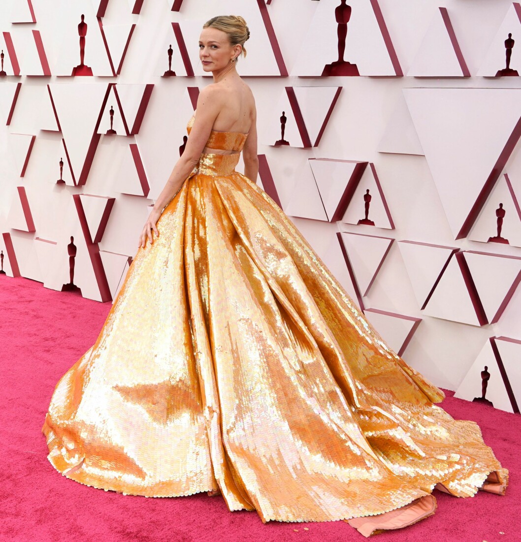 Carey Mulligan med en klassisk uppsättning på röda mattan