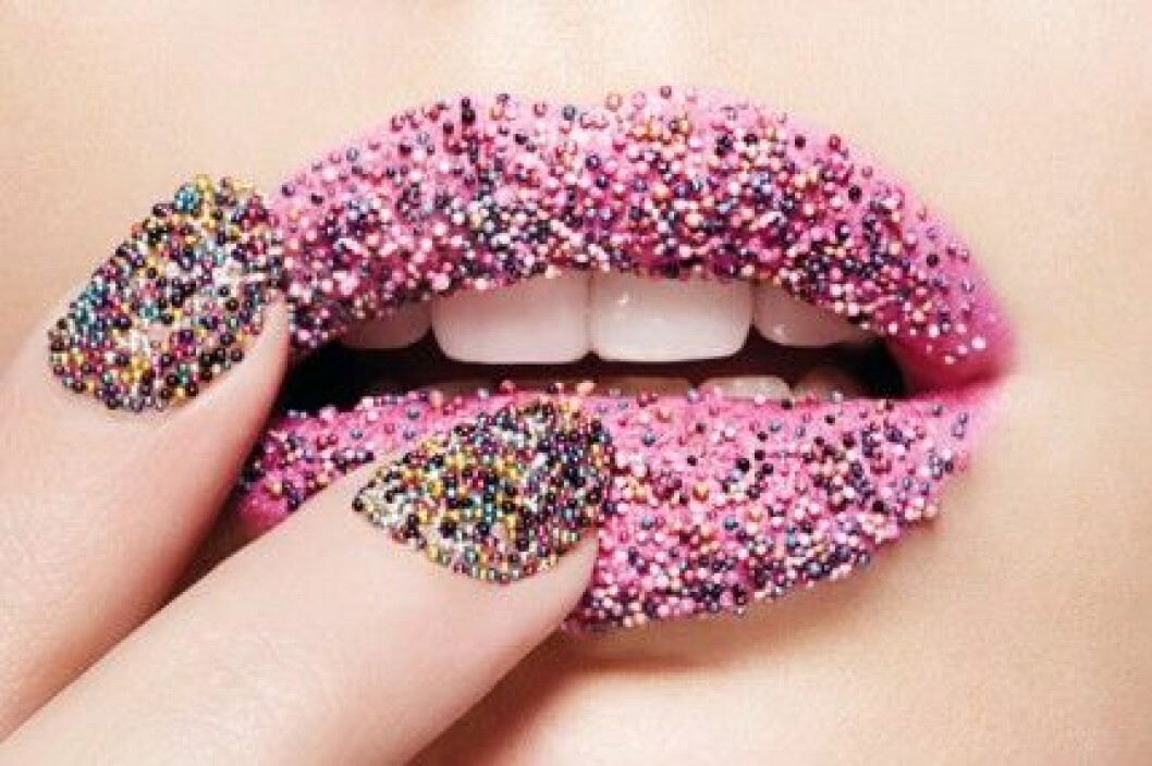 Caviar manicure från Ciaté i färgen "rainbow".