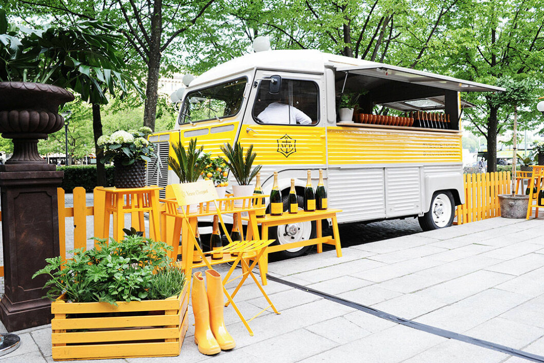 Gula änkans champagnetruck går även att hyra privat. champagne truck gula änkan