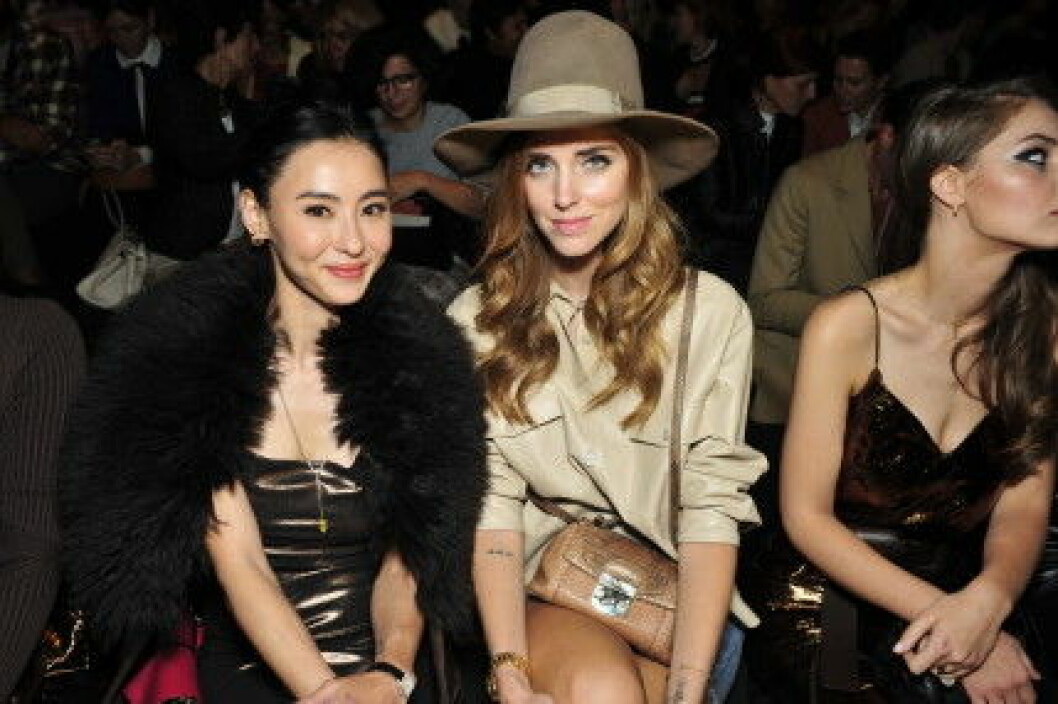 Cecilia Cheung och bloggaren Chiara Ferragni (till höger i bild). Chiara Ferragni front row