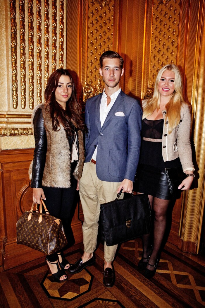 Cimon Lundberg med Isabella Löwengrip och Gina Dirawi som då var bloggerska under deras nätverk Spotlife. cimon lundberg, gina dirawi och isabella löwengrip