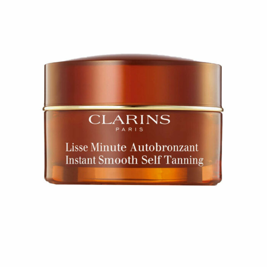 Clarins, self tanning, 30 ml. <a href="https://track.adtraction.com/t/t?a=1179647808&as=1213860375&t=2&tk=1&epi=busansikte&url=https://www.kicks.se/clarins/hudvard/ansiktsvard/brun-utan-sol/instant-smooth-self-tanning" target="_blank" rel="noopener">Här kan du köpa den</a>. Clarins brun utan sol för ansiktet