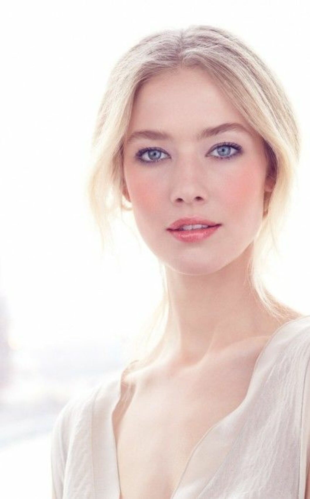 Vinn lyxig necessär med Clarins vårlook Opalescence.