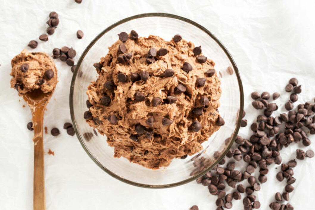 Det är enkelt och billigare att baka egen cookie dough. Baka egen cookie dough.
