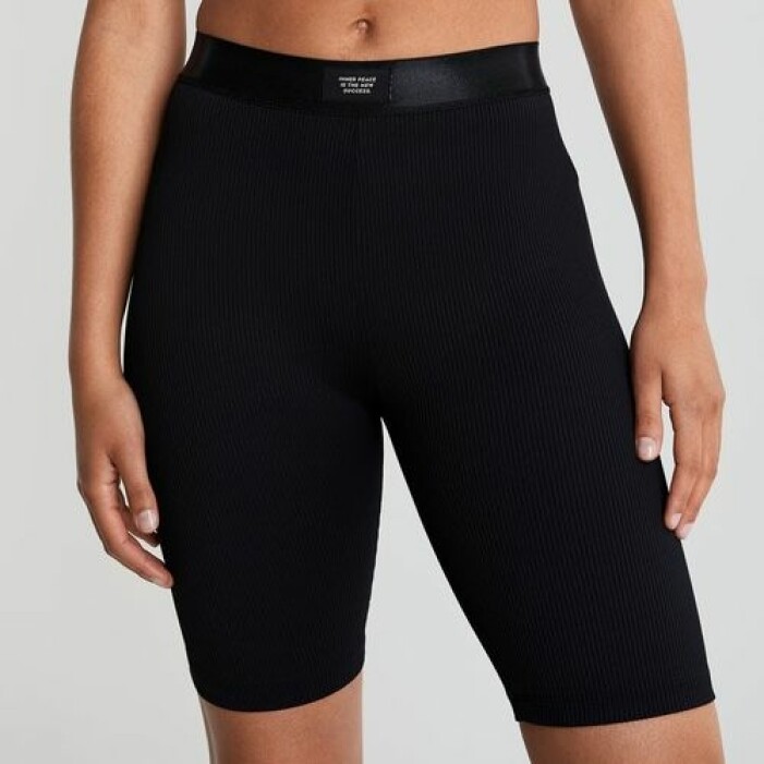 Svarta ribbade cykelbyxor från Gina tricot