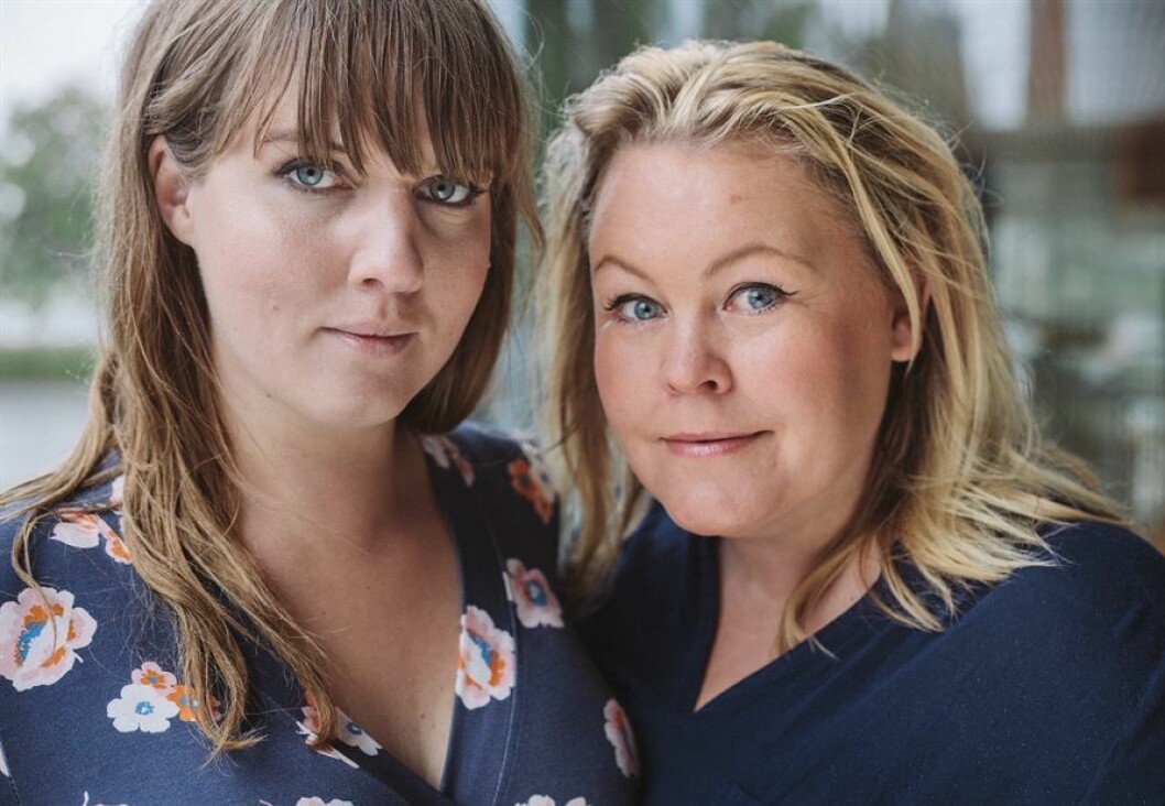 Clara Lidström och Erica Dahlgren, ger ut boken ”Hjälp jag är Utmattad” tillsammans.