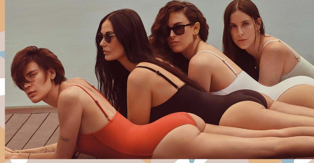 Demi Moore poserar med sina döttrar