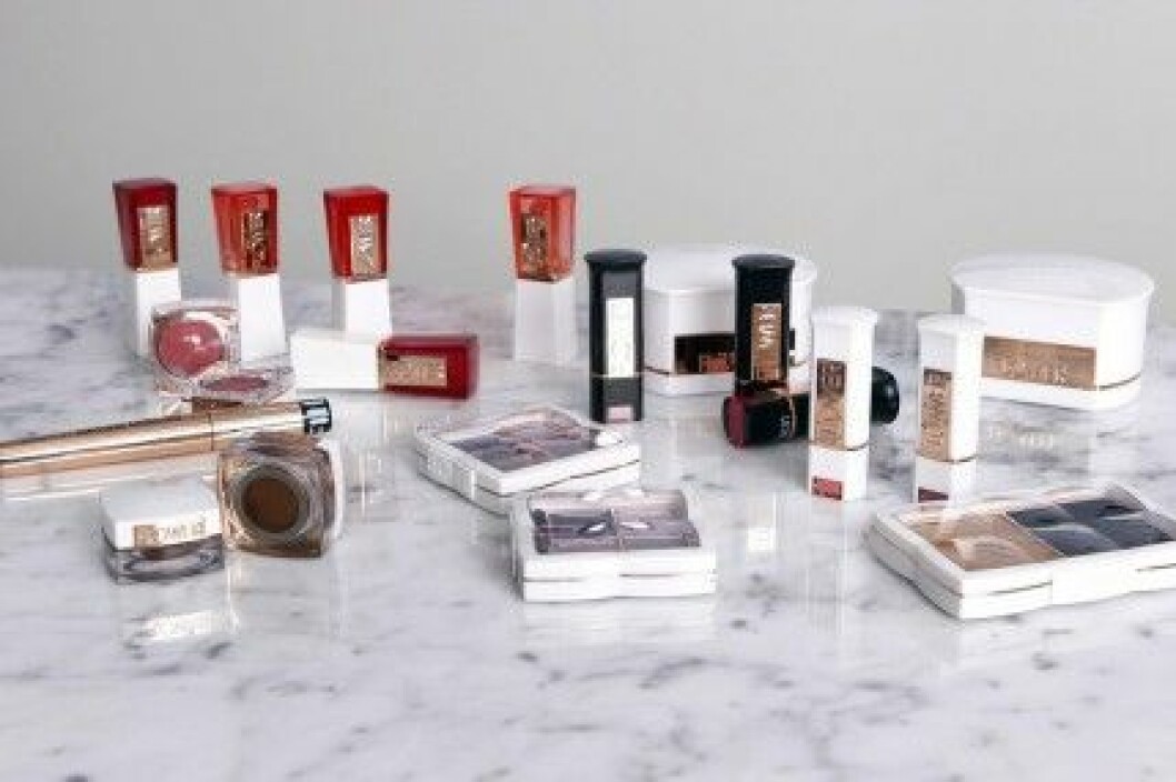 Drew Barrymore har lanserat ett eget sminkmärke kallat Flower Beauty. Drew Barrymore har lanserat ett eget sminkmärke kallat Flower Beauty.