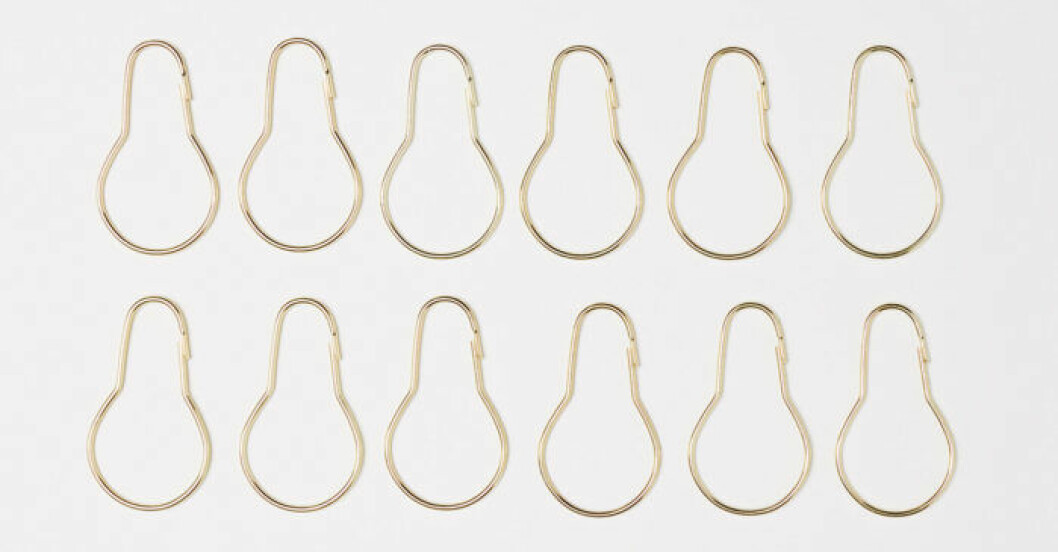 Stilrena duschdraperiringar från H&M Home, <a href="https://apprl.com/al/4b2n/" target="_blank" rel="noopener">läs mer och köp här</a>. duschdraperiringar från H&M