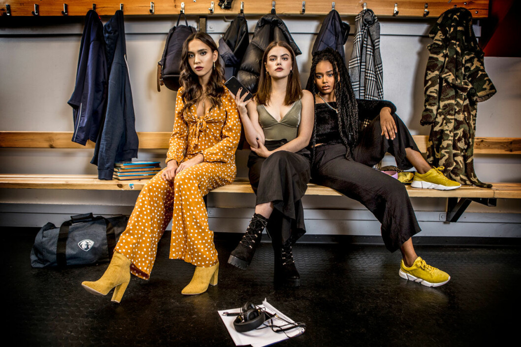 Klara, Felicia och Amie är tre av huvudkaraktärerna i <em>Eagles</em>. F<em>oto: Janne Danielsson/SVT/Eagles</em> Klara, Felicia och Amie i Eagles