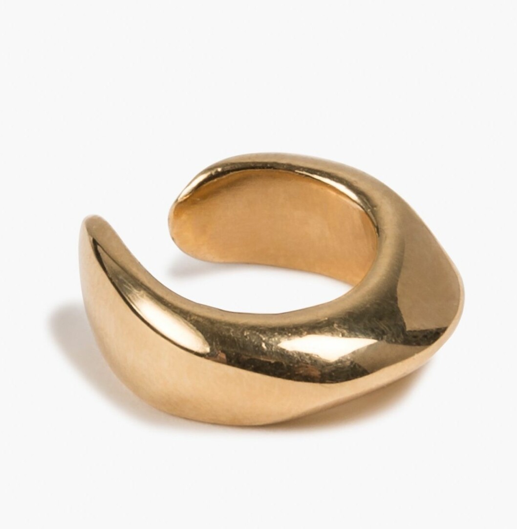 Tjock earcuff i guldfärg från Nelly