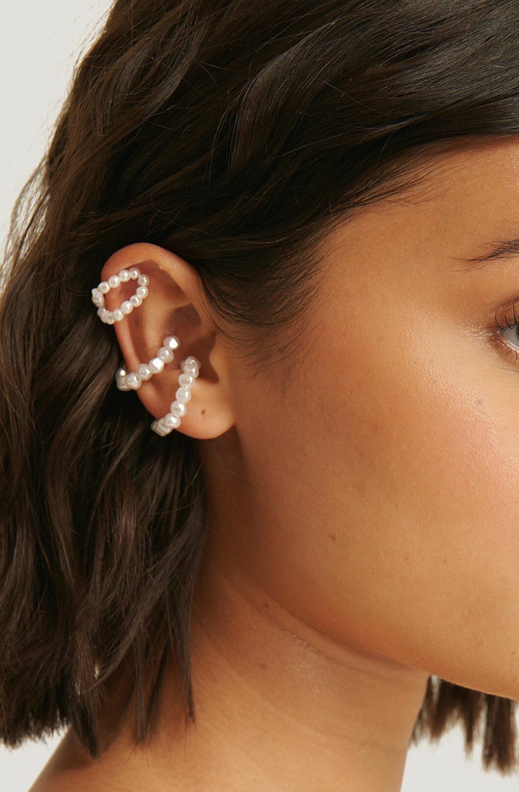 Earcuffs med pärlor från Na-kd till 2020