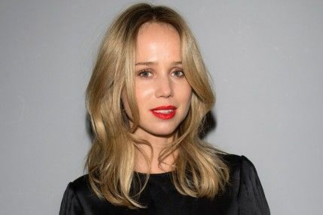 Elin Kling med röda läppar på Mercedes-Benz Fashion Week i Stockholm. Elin Kling med röda läppar på Mercedes-Benz Fashion Week i Stockholm.