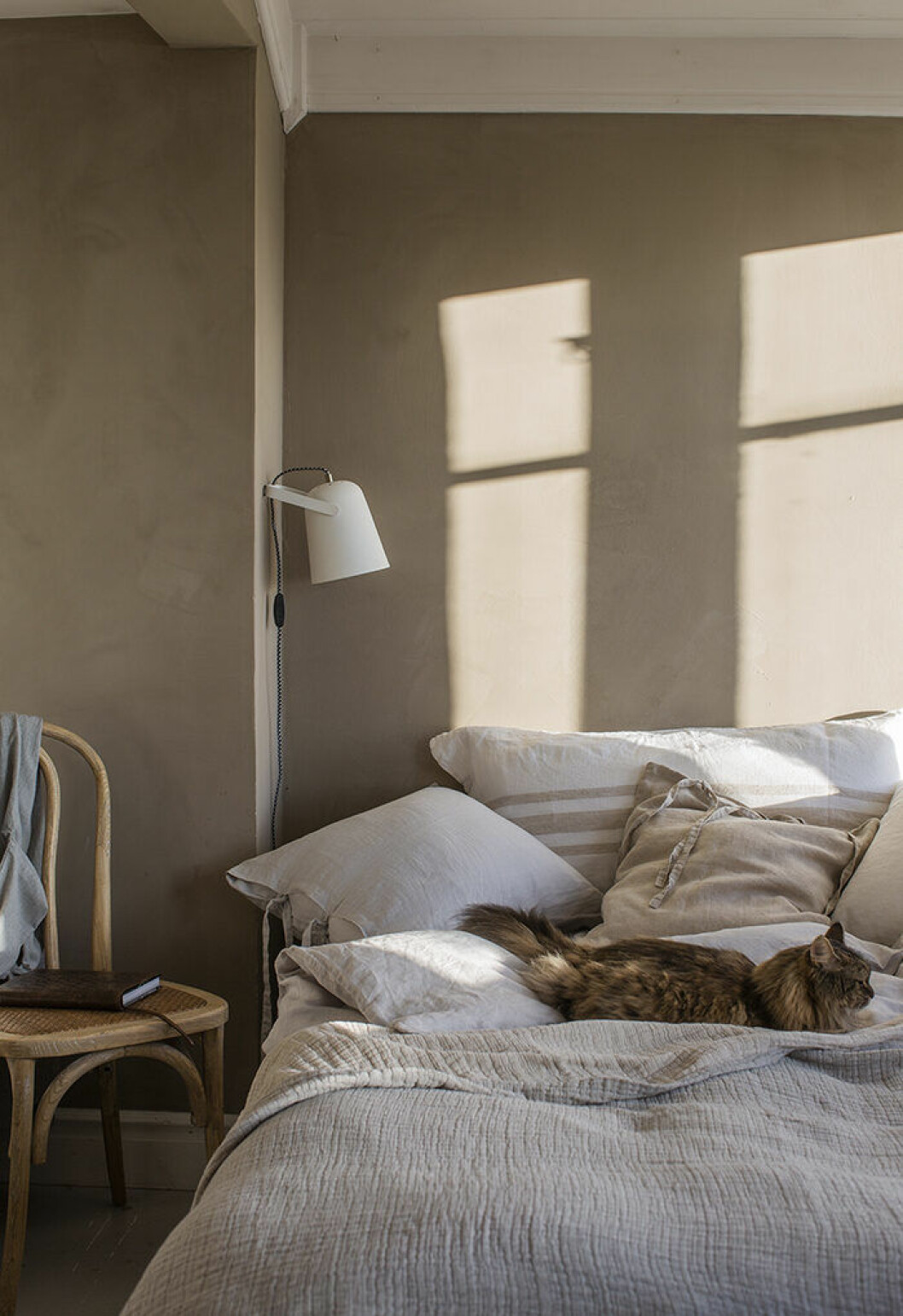 Naturmaterial i sovrummet hos Ellos Home våren 2019