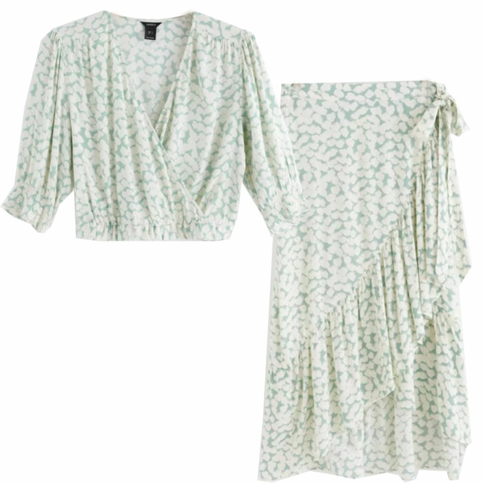 grönt blommigt set med blus och omlottkjol