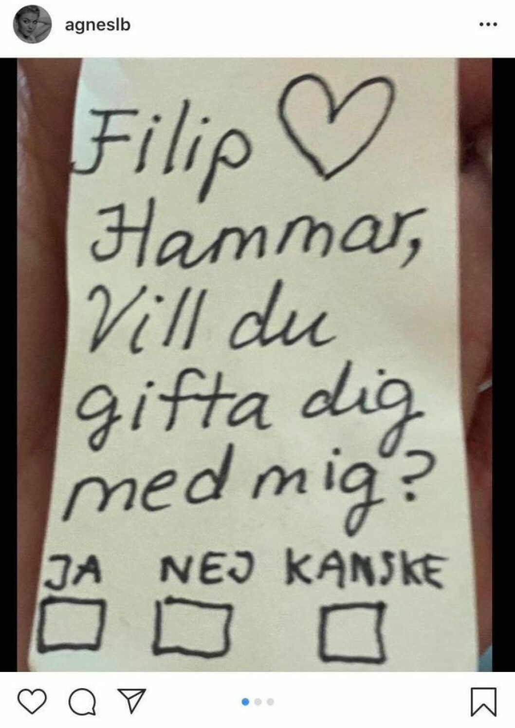 Agnes Lindström och Filip Hammar har förlovat sig