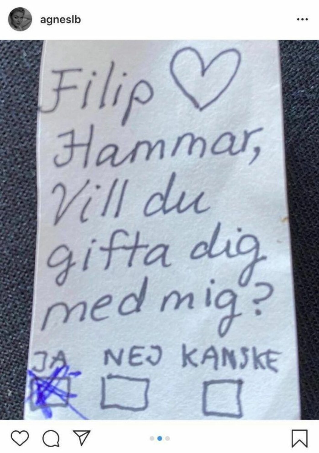 Agnes Lindström och Filip Hammar har förlovat sig