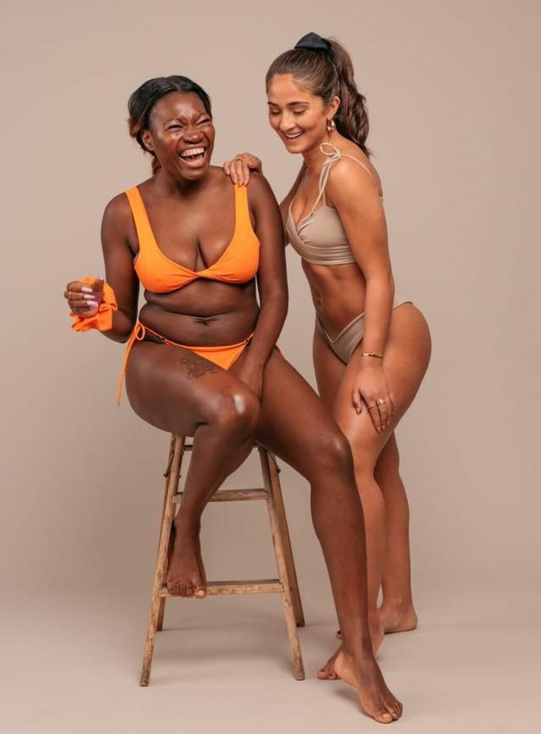 En stor del av badkläderna är tillverkade av återvunnen plast. FL Swimwear erbjuder badkläder för alla kroppar