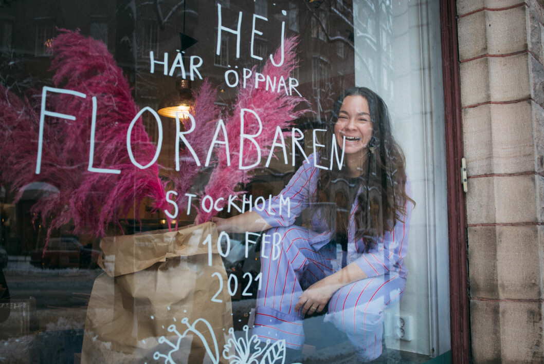 Sofia Bekken i Florabarens skyltfönster.