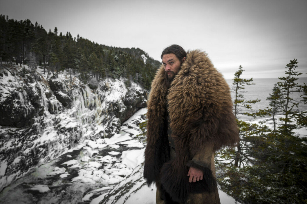 En bild på Jason Momoa i tv-serien Frontier.
