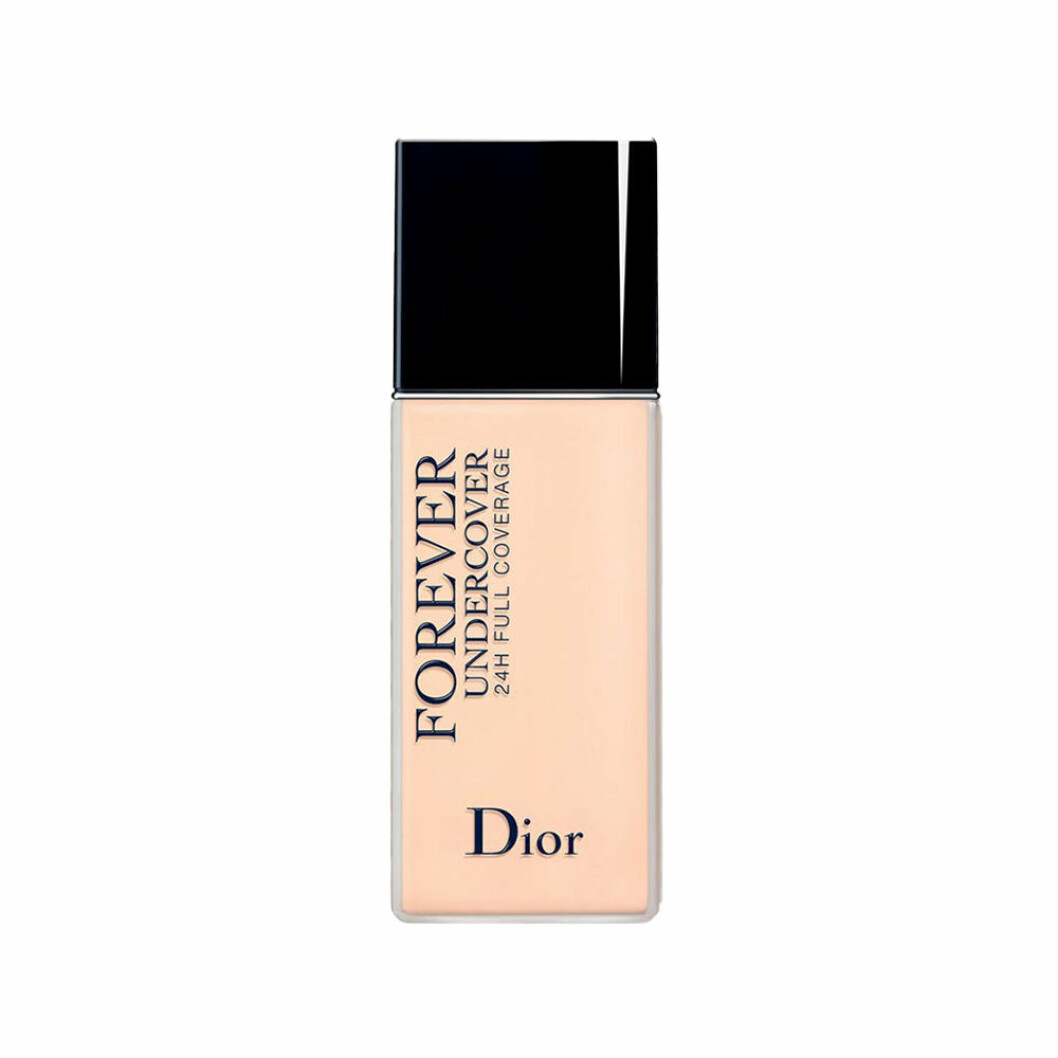 Foundation från Dior, 475 kronor. <a href="https://track.adtraction.com/t/t?a=1136856392&as=1213860375&t=2&tk=1&epi=tackande-foundation&url=https://www.ahlens.se/Varumarken/dior/makeup/-foundation-247323/dior-diorskin-forever-undercover-90016467/">Här kan du köpa den</a>. fulltäckande foundation dior