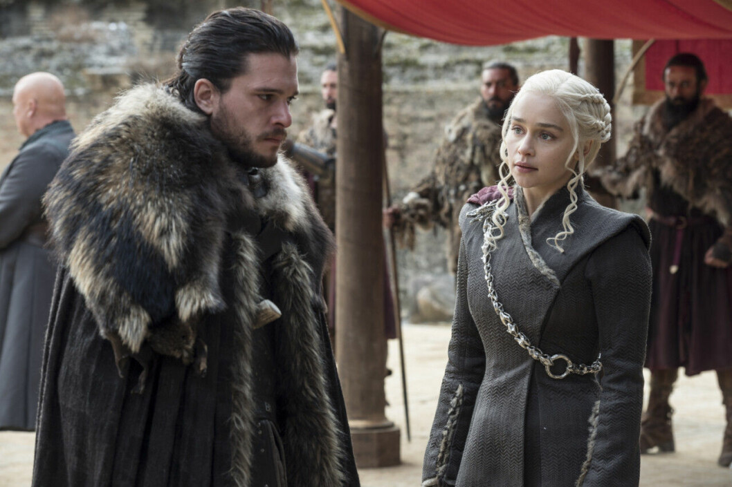 En bild på karaktärerna Jon Snow och Daenerys Targaryen i tv-serien Game of Thrones.