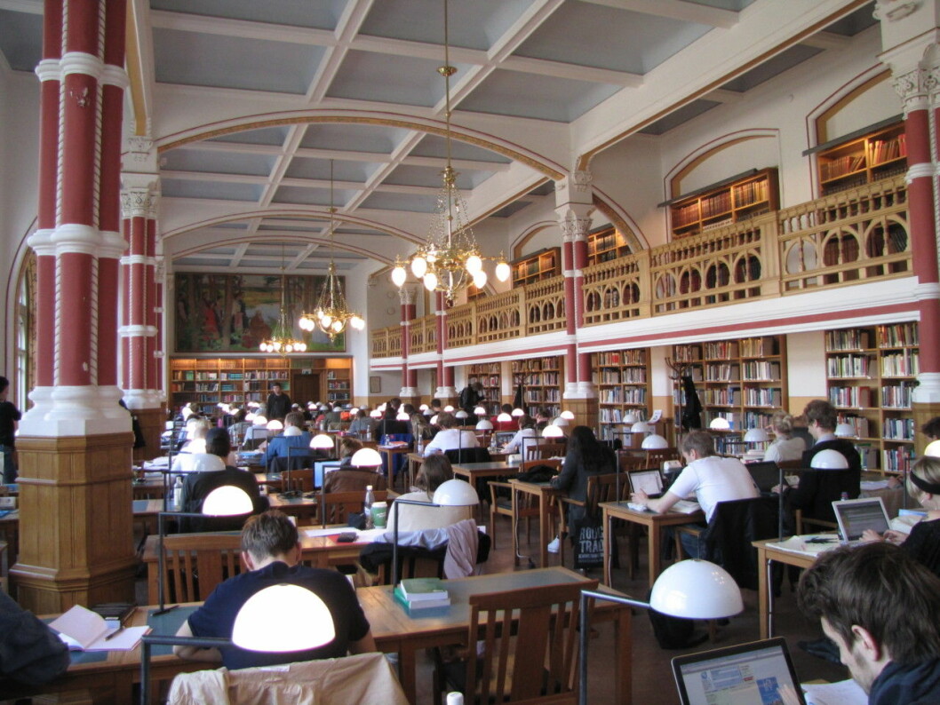 Du kan alltid kolla i biblioteket innan du köper boken – och var då ute i god tid för böckerna försvinner snabbt.