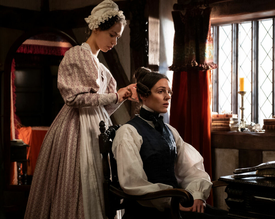 Anne Lister (Suranne Jones) får håret lagt i serien<em> Gentleman Jack</em>. Foto: HBO Anne Lister i Gentleman Jack.