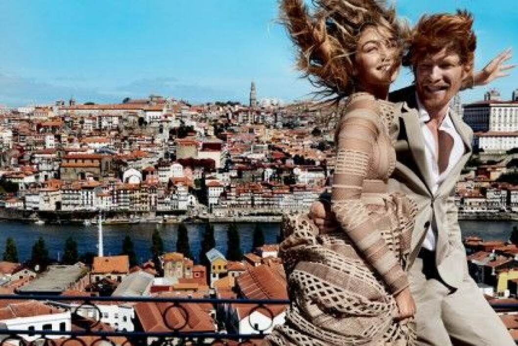 Gigi Hadid och Domhnall Gleeson i ett modereportage fotograferat av Mario Testino. gigi hadid portugal