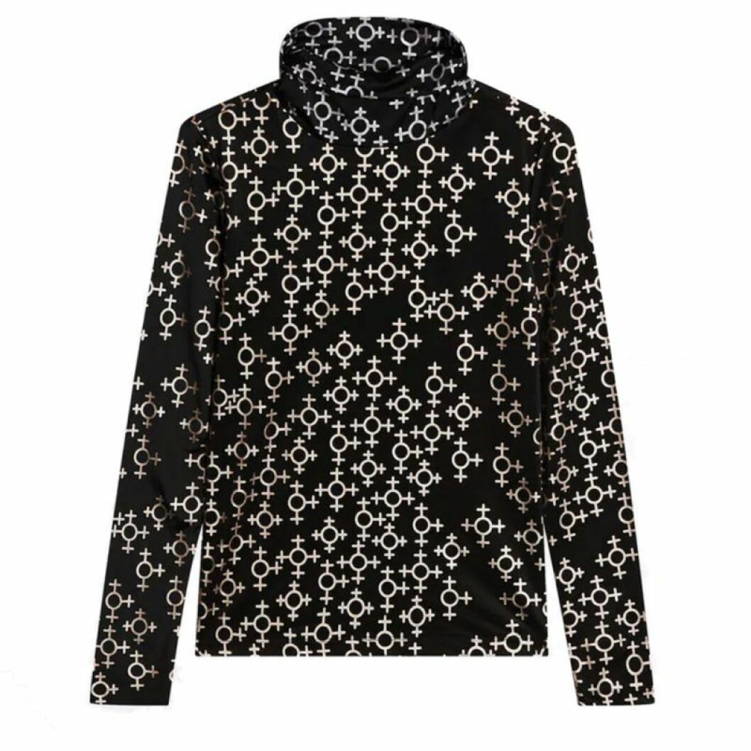 Tröja i turtleneck-modell, finns i fler färger. <a href="https://clk.tradedoubler.com/click?p=283777&a=3024831&url=https%3A%2F%2Fwww.ginatricot.com%2Fse%2Fklader%2Ftrojor%2Fpolotrojor%2Fturtleneck-862159010" target="_blank" rel="noopener">Här kan du köpa den</a>. Gina tricot Aéreyn svart tröja