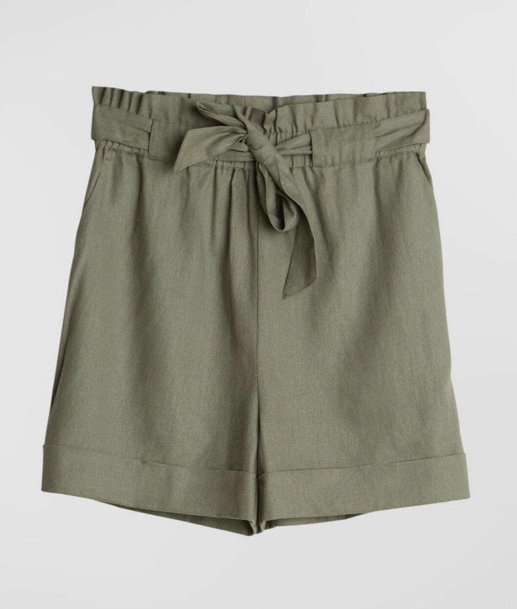 Gröna linneshorts med knytband i midjan