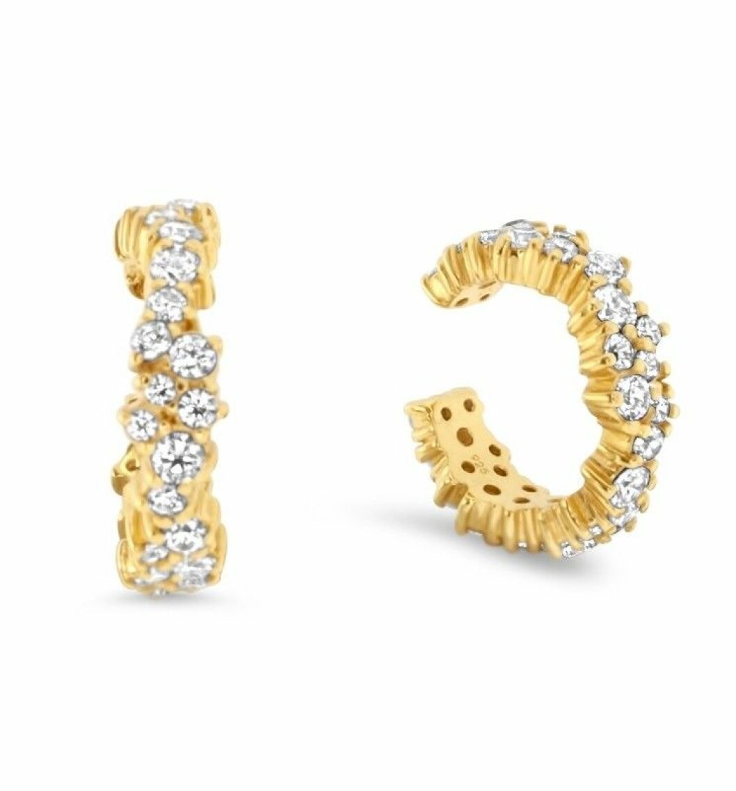 Guldfärgade earcuffs med stenar från Safira x Petra Tungården