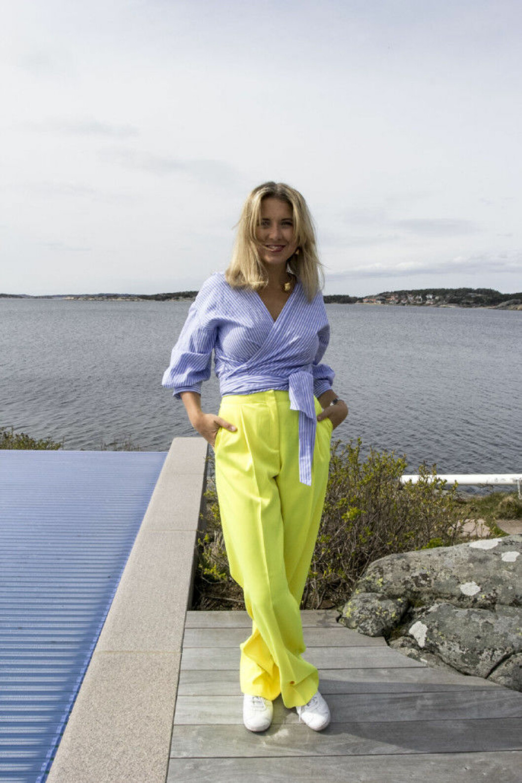 Valet faller ofta på färgglada plagg när Henrietta väljer outfit.