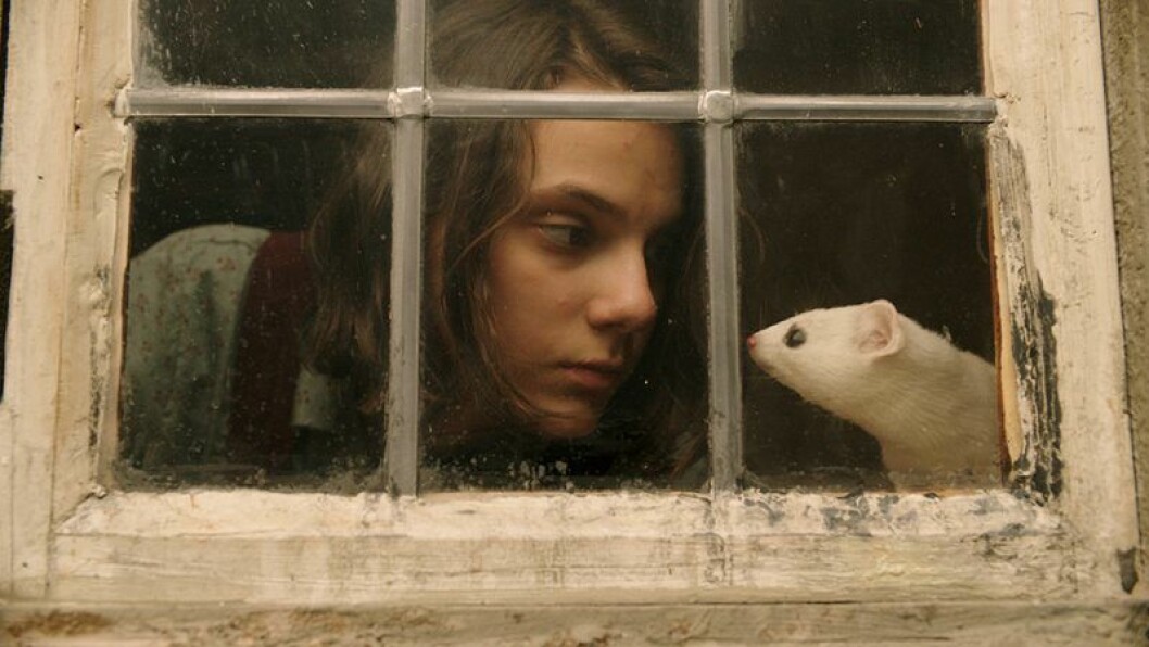 <em>His Dark Materials</em> hade premiär på HBO den 4 november. En bild på skådespelerskan Dafne Keen, som spelar Lyra i fantasyserien His Dark Materials på HBO.