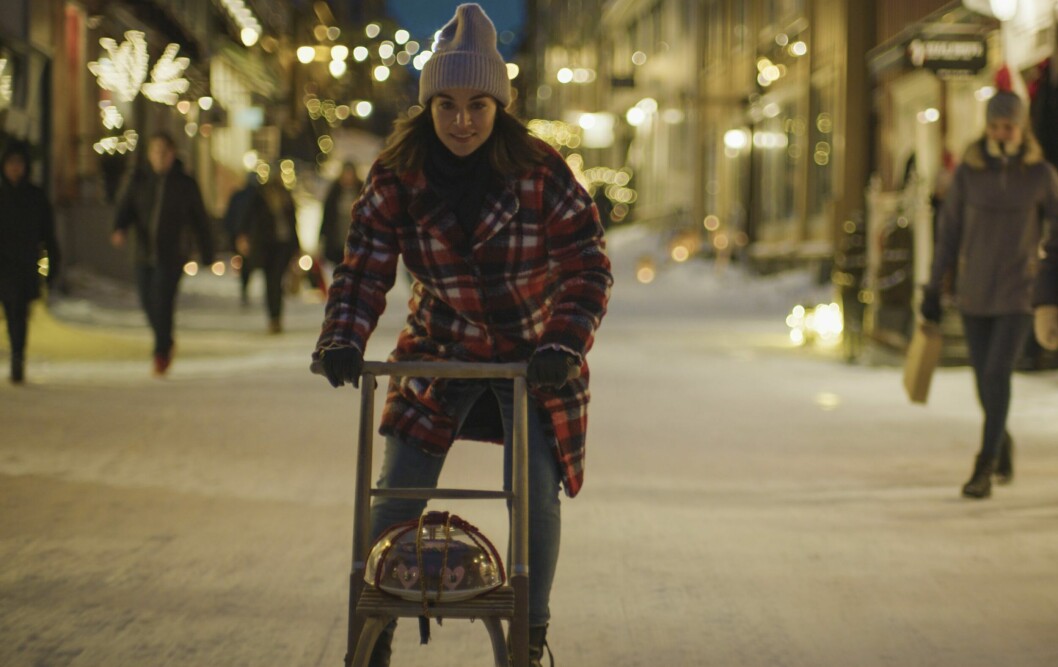 Julkänslan var maxad i Hjem til jul och Hjem til jul 2 som släpptes på Netflix i december 2019 respektiva 2020. scen ur hjem til jul